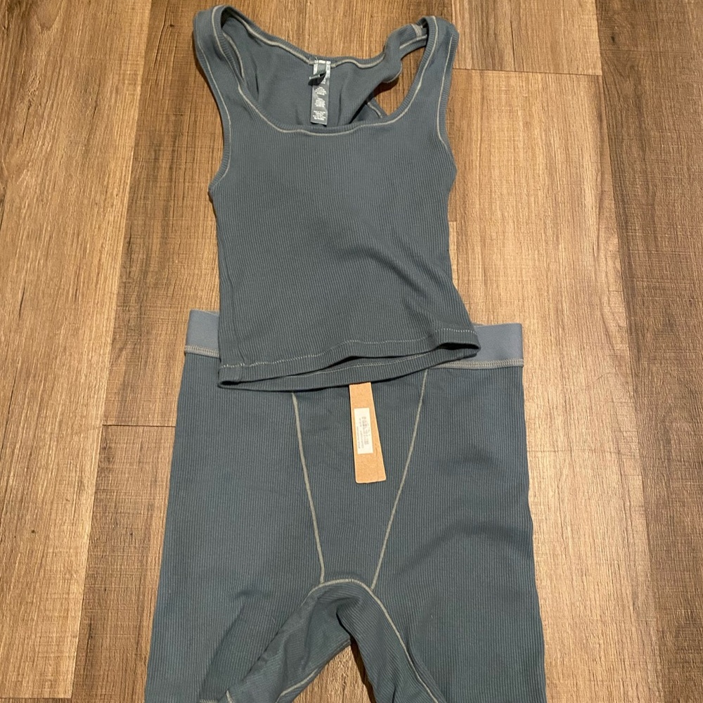 Brand new skims set xs